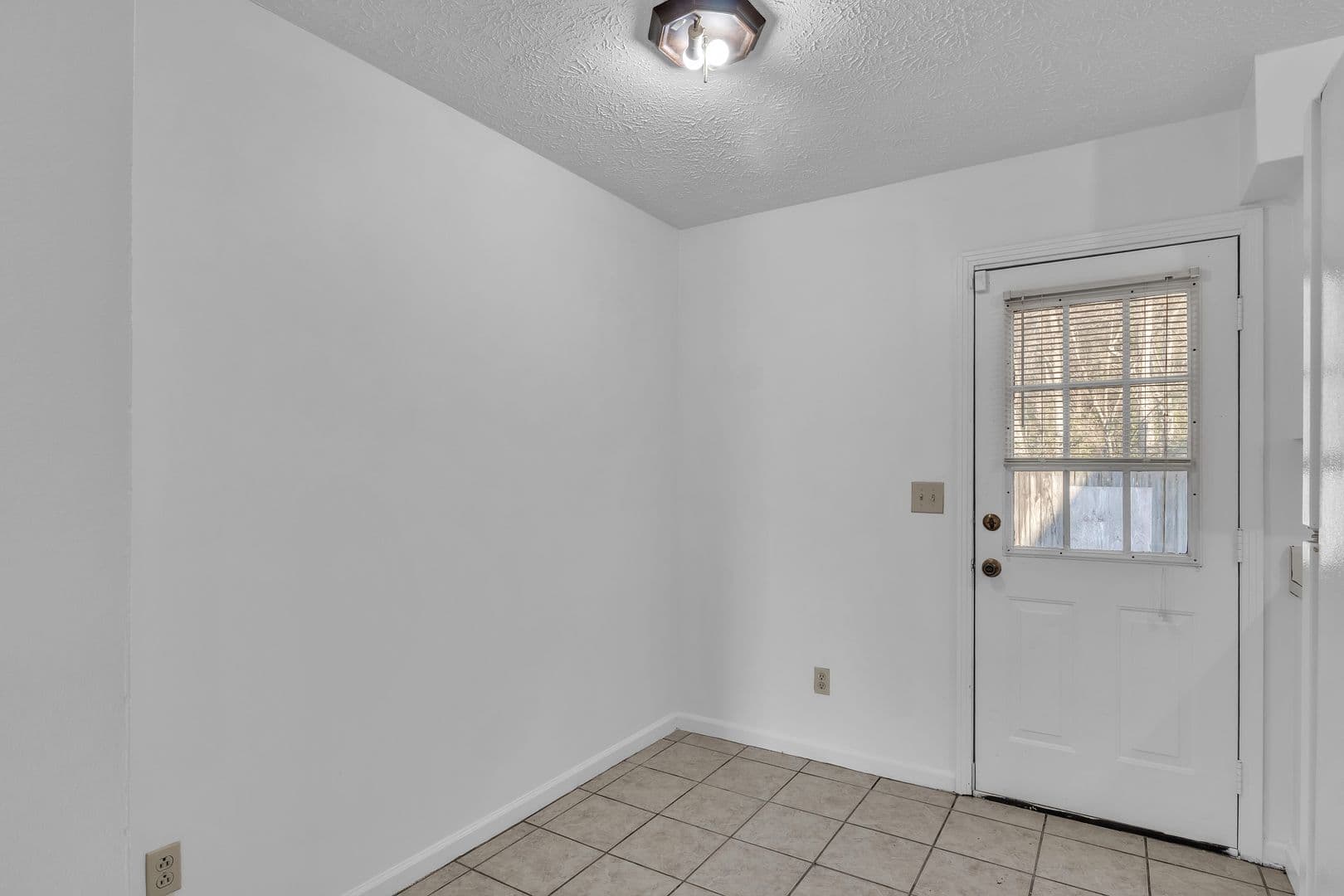 Starkville Apartment: 1110 N Montgomery St