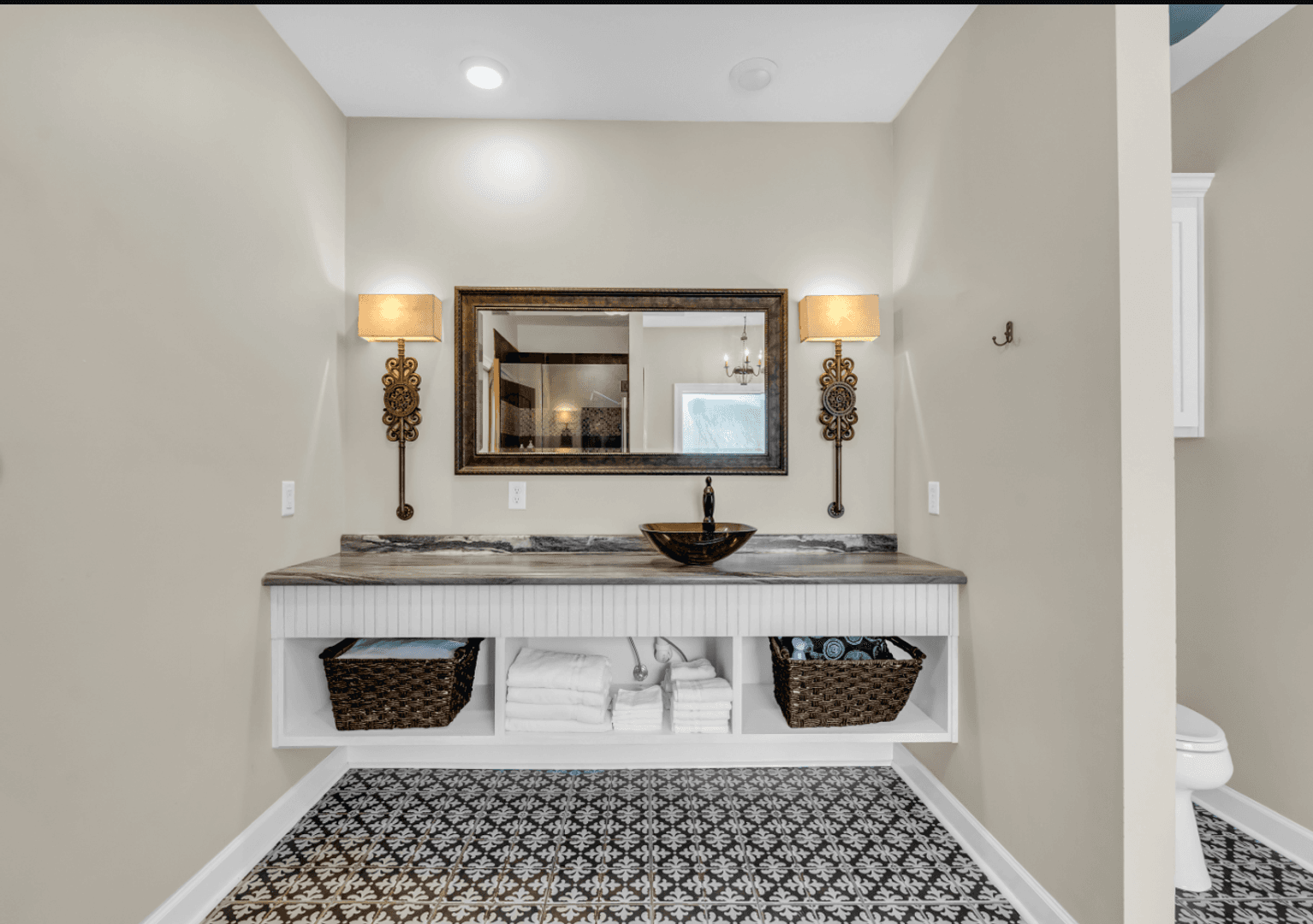 Columbus House: 790 Moores Creek Rd