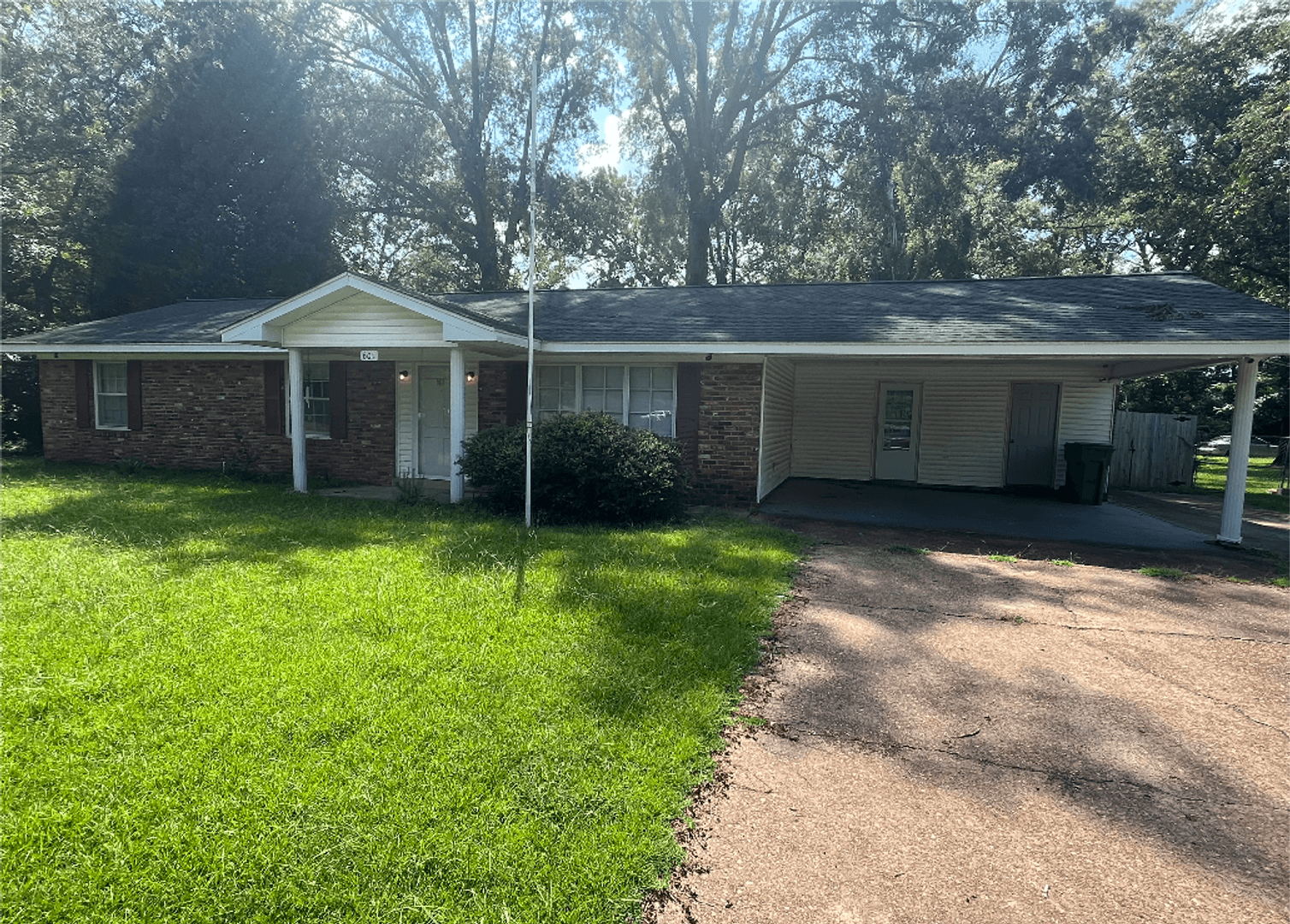 Columbus House: 601 N Browder