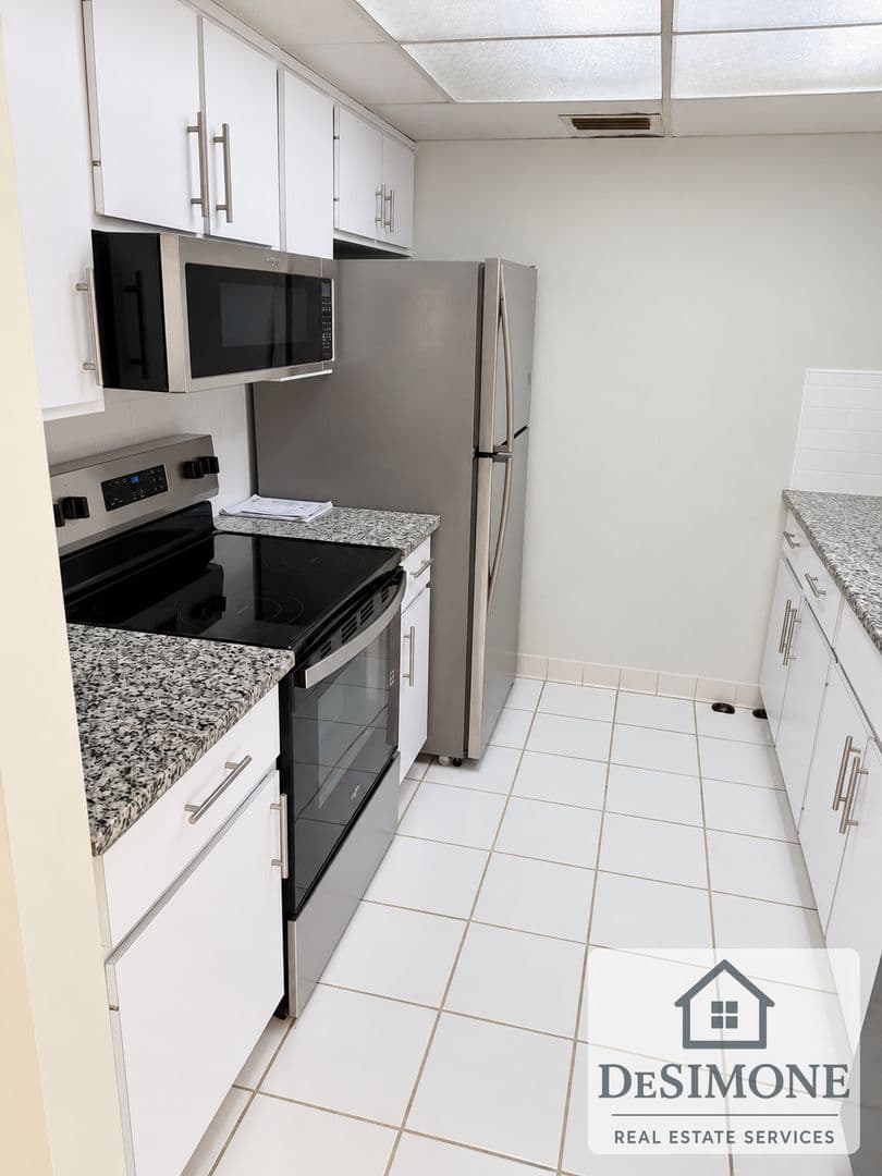 Silver Springs Apartment: 2620 NE 52nd Court