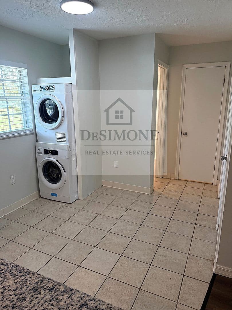 Silver Springs Apartment: 2620 NE 52nd Court