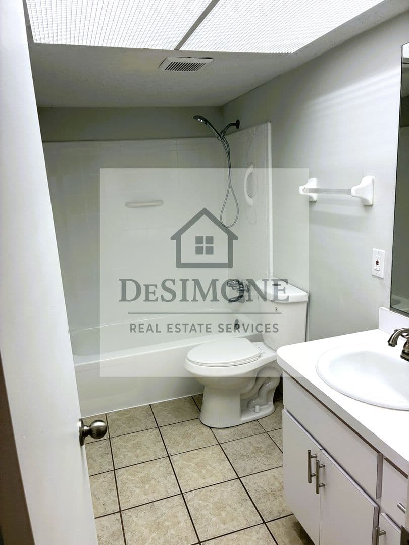 Silver Springs Apartment: 2620 NE 52nd Court
