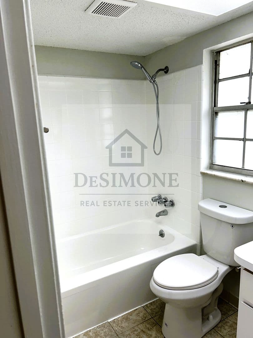 Silver Springs Apartment: 2620 NE 52nd Court