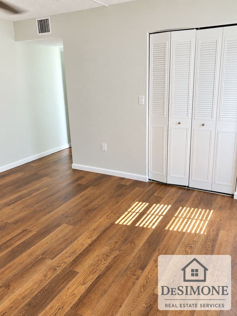 Silver Springs Apartment: 2620 NE 52nd Court
