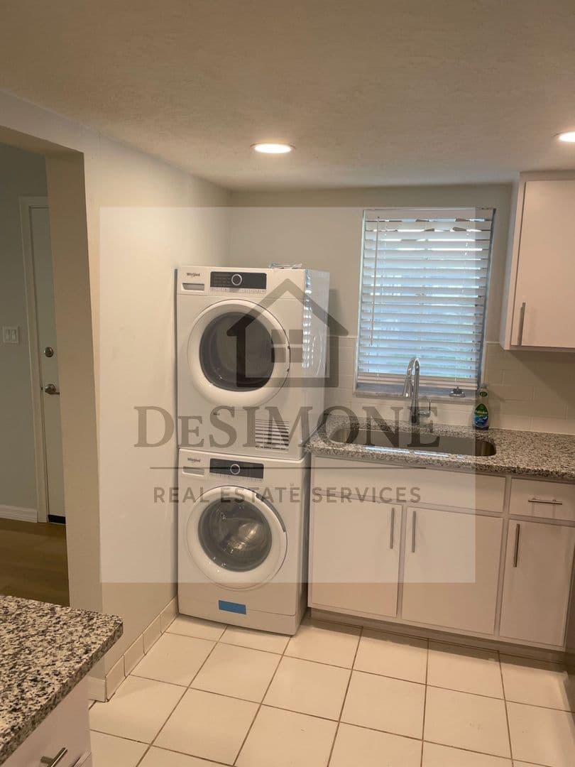 Silver Springs Apartment: 2620 NE 52nd Court