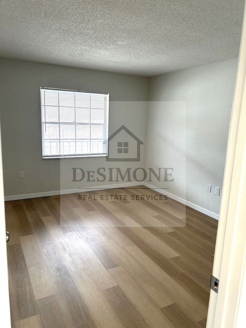 Silver Springs Apartment: 2620 NE 52nd Court