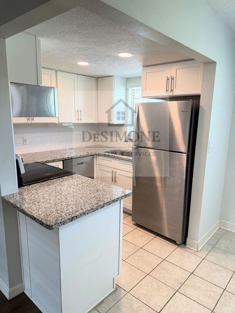 Silver Springs Apartment: 2620 NE 52nd Court