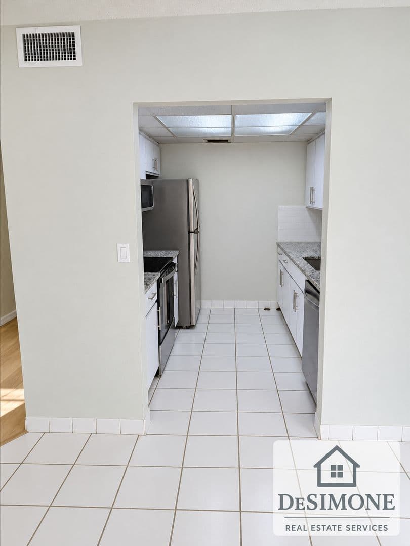Silver Springs Apartment: 2620 NE 52nd Court
