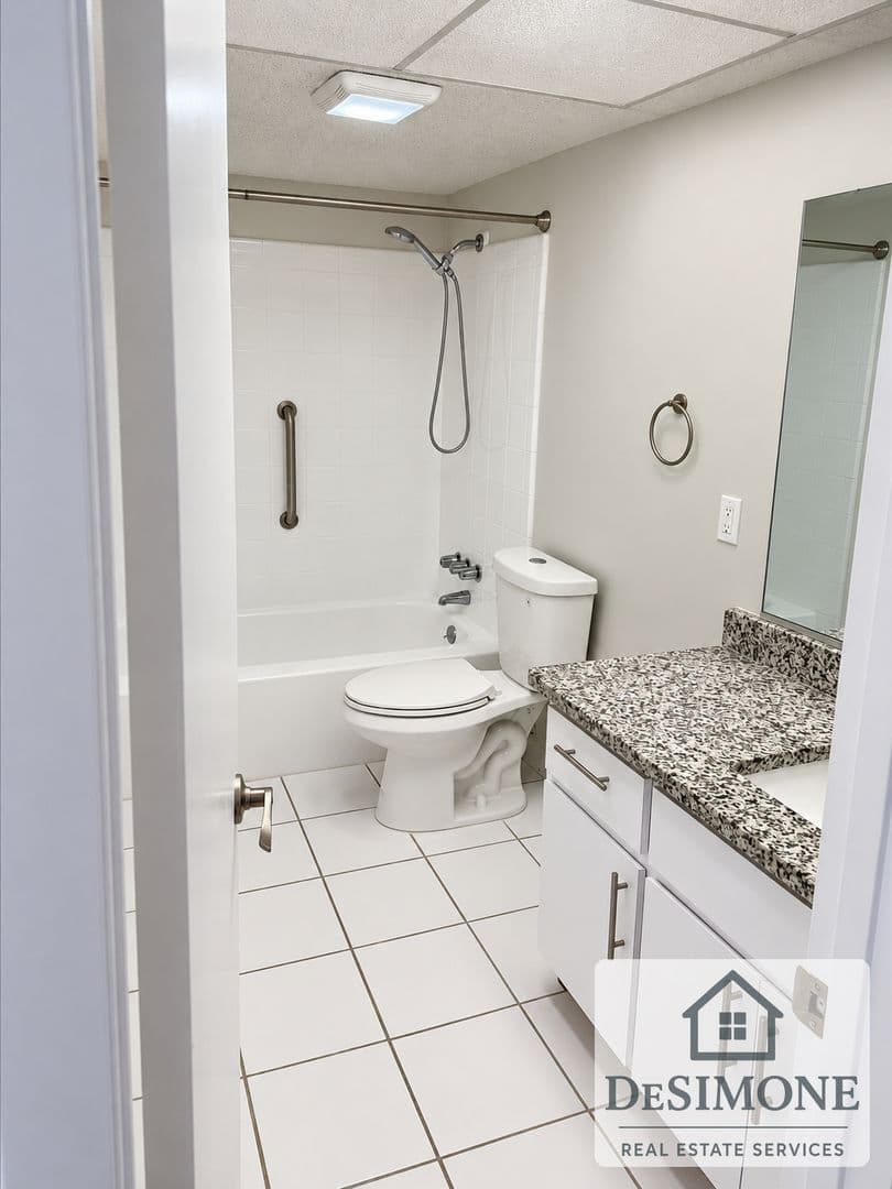 Silver Springs Apartment: 2620 NE 52nd Court