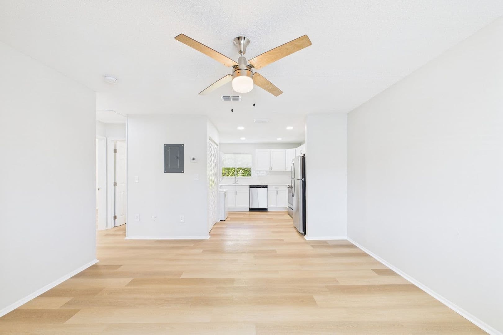 Melbourne Apartment: 101 W Seminole Ave