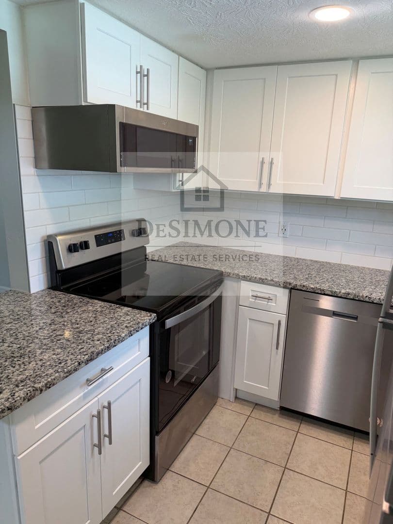 Silver Springs Apartment: 2620 NE 52nd Court