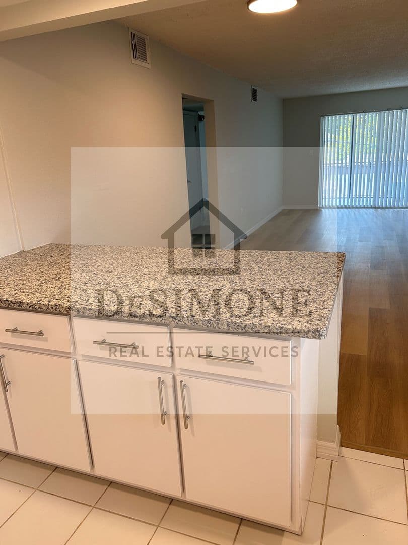 Silver Springs Apartment: 2620 NE 52nd Court