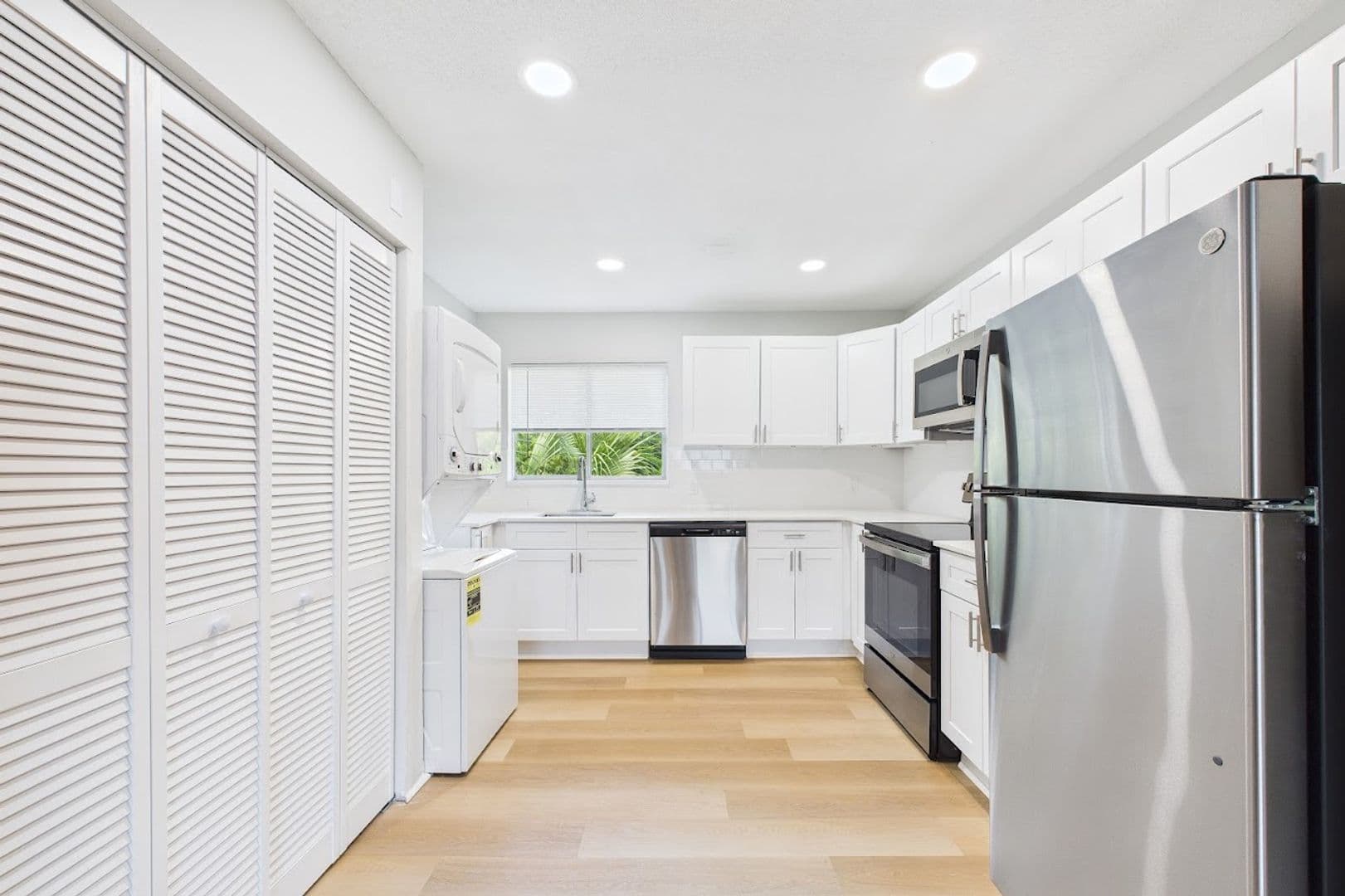 Melbourne Apartment: 101 W Seminole Ave
