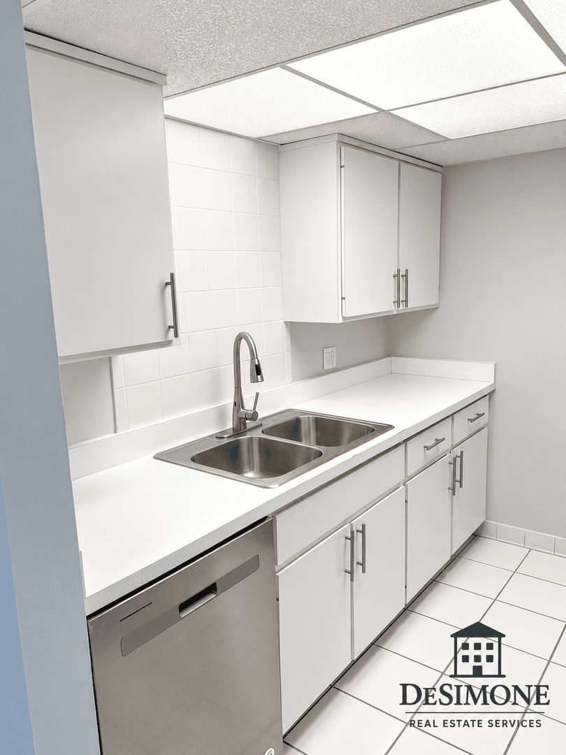 Silver Springs Apartment: 2620 NE 52nd Court