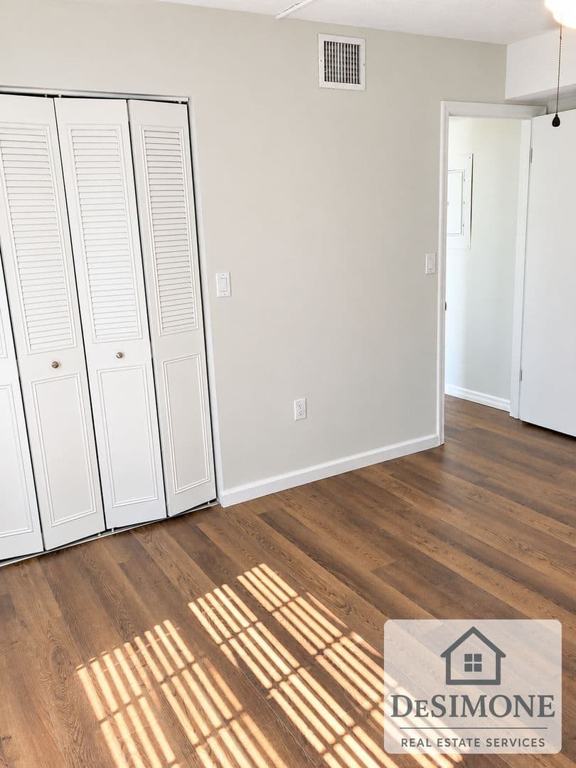 Silver Springs Apartment: 2620 NE 52nd Court