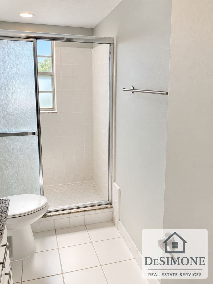 Silver Springs Apartment: 2620 NE 52nd Court