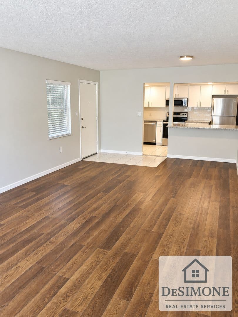 Silver Springs Apartment: 2620 NE 52nd Court