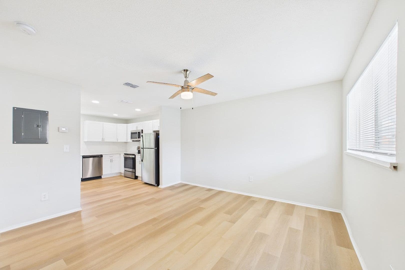 Melbourne Apartment: 101 W Seminole Ave