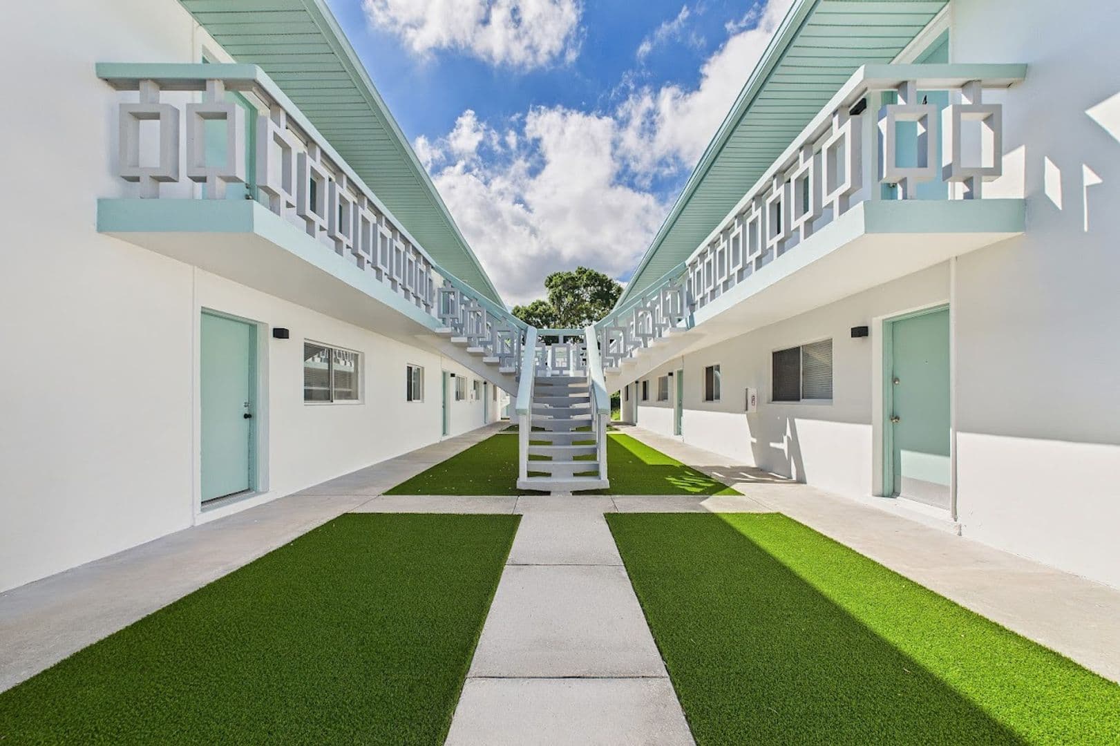 Melbourne Apartment: 101 W Seminole Ave