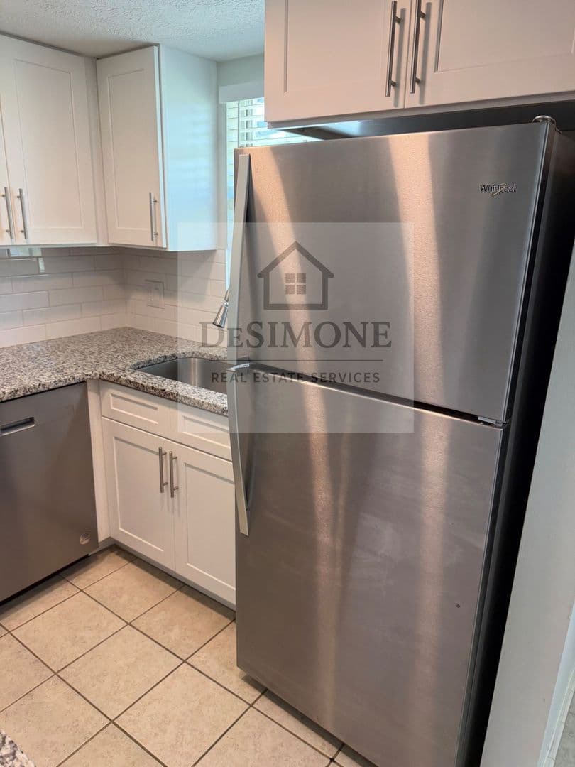 Silver Springs Apartment: 2620 NE 52nd Court