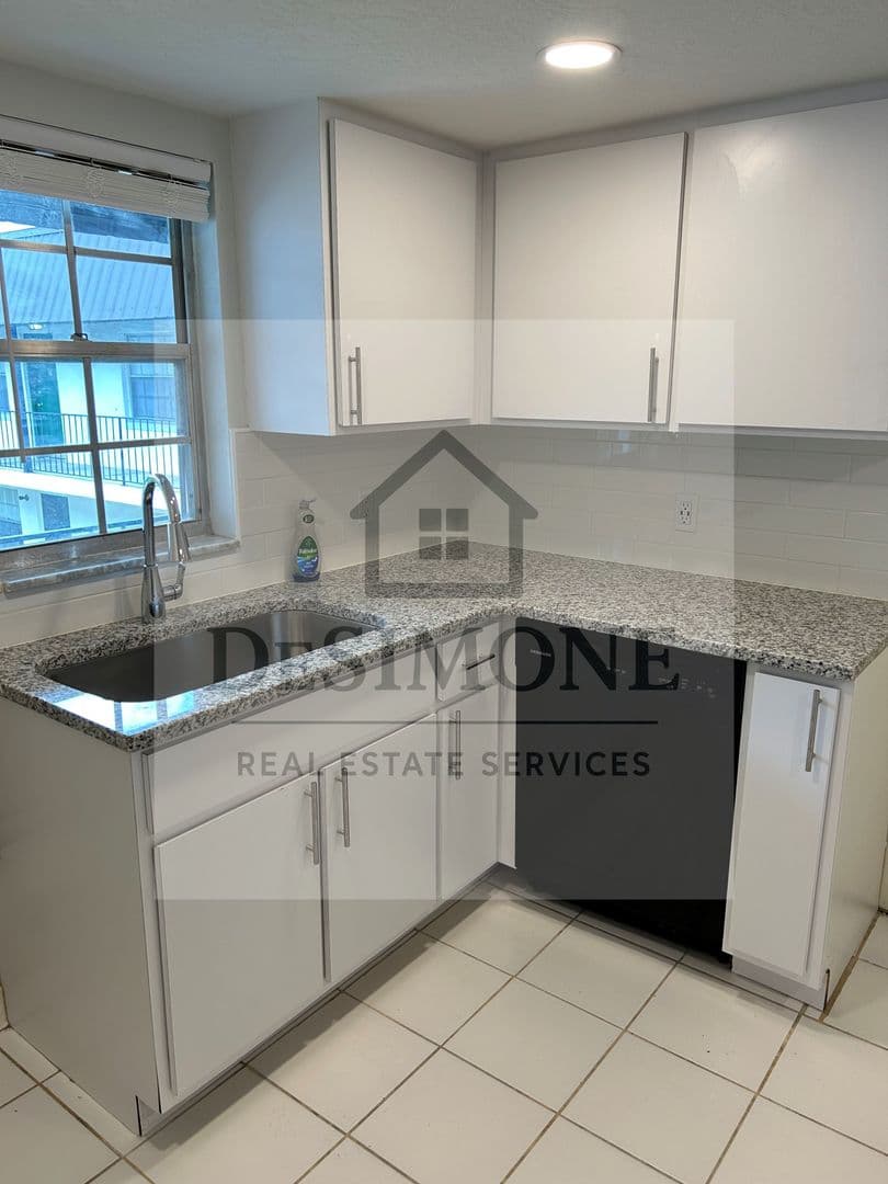 Silver Springs Apartment: 2620 NE 52nd Court