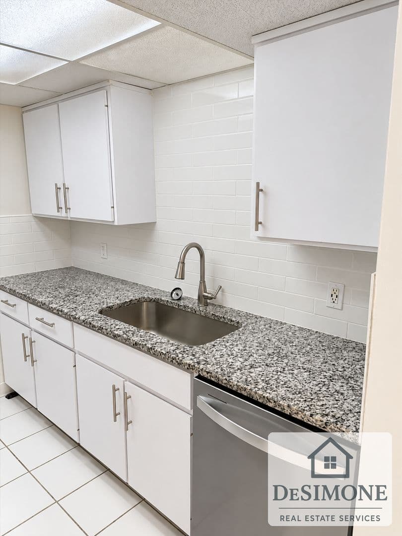 Silver Springs Apartment: 2620 NE 52nd Court
