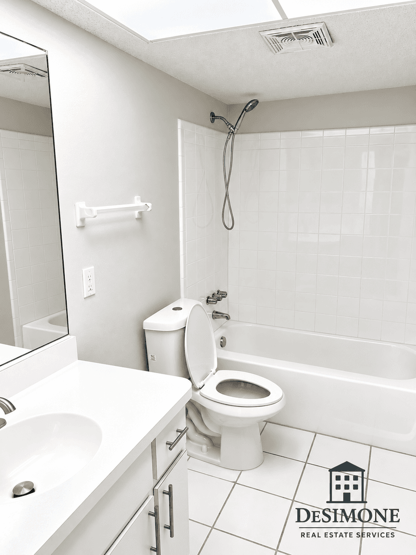 Silver Springs Apartment: 2620 NE 52nd Court