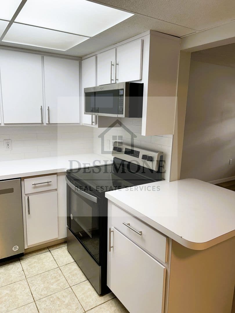 Silver Springs Apartment: 2620 NE 52nd Court