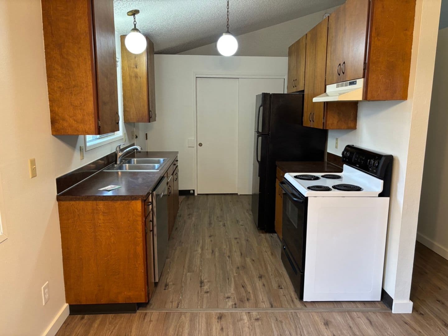Milwaukie Apartment: 5555 SE Gill St