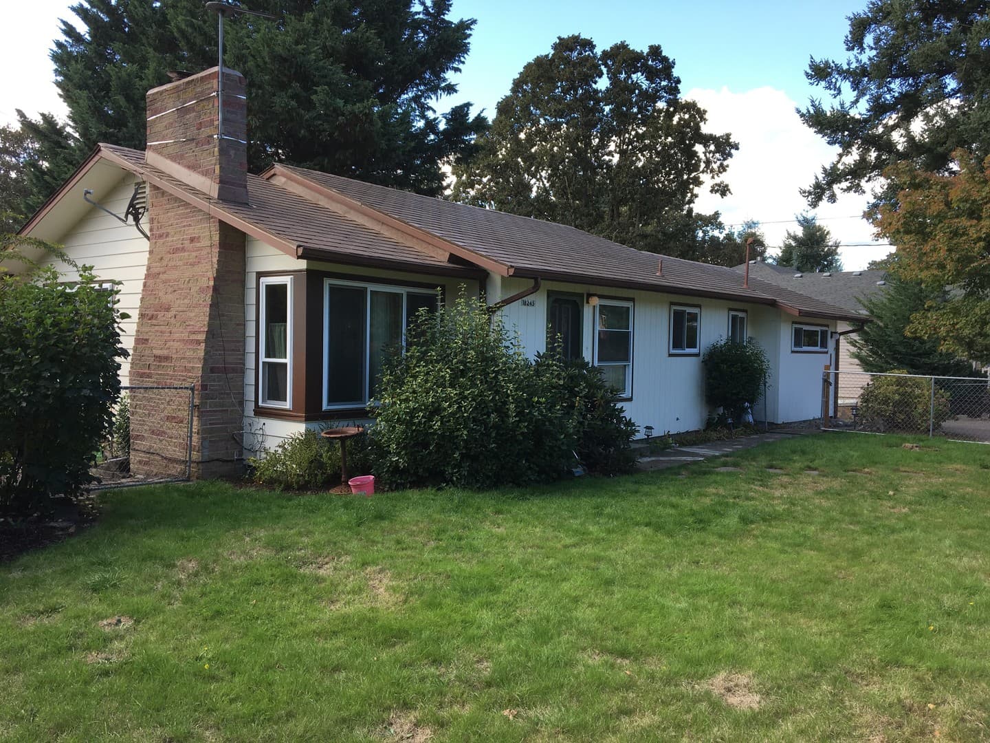Gladstone House: 18245 Portland Ave