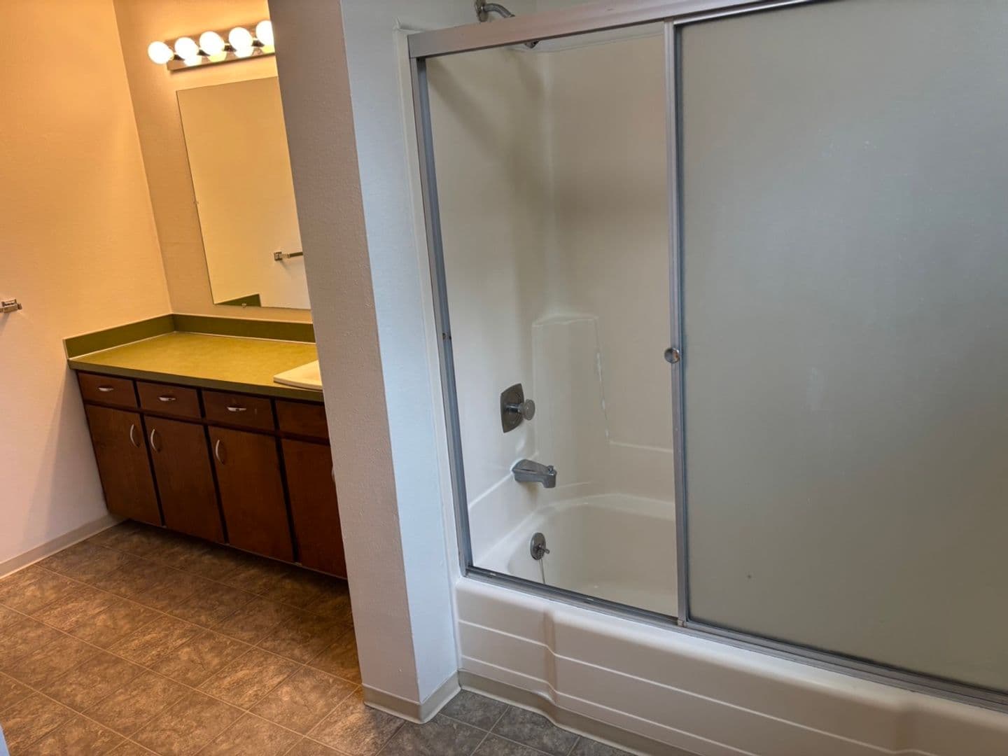 Milwaukie Apartment: 5555 SE Gill St