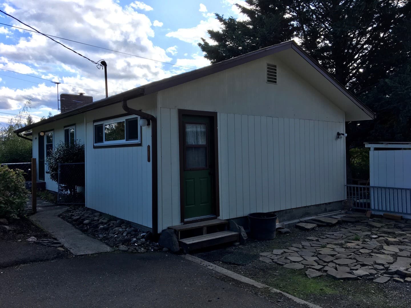 Gladstone House: 18245 Portland Ave