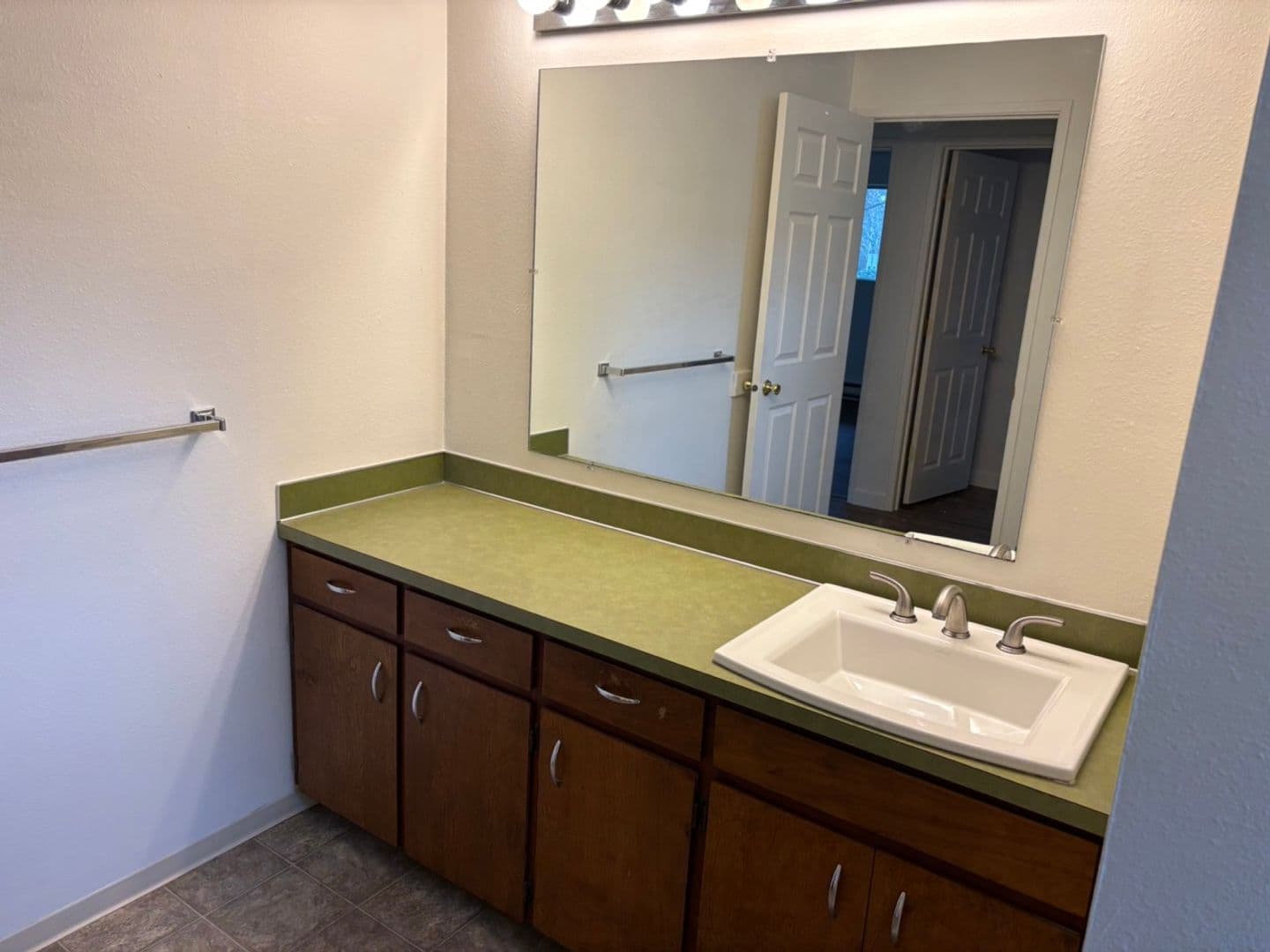 Milwaukie Apartment: 5555 SE Gill St