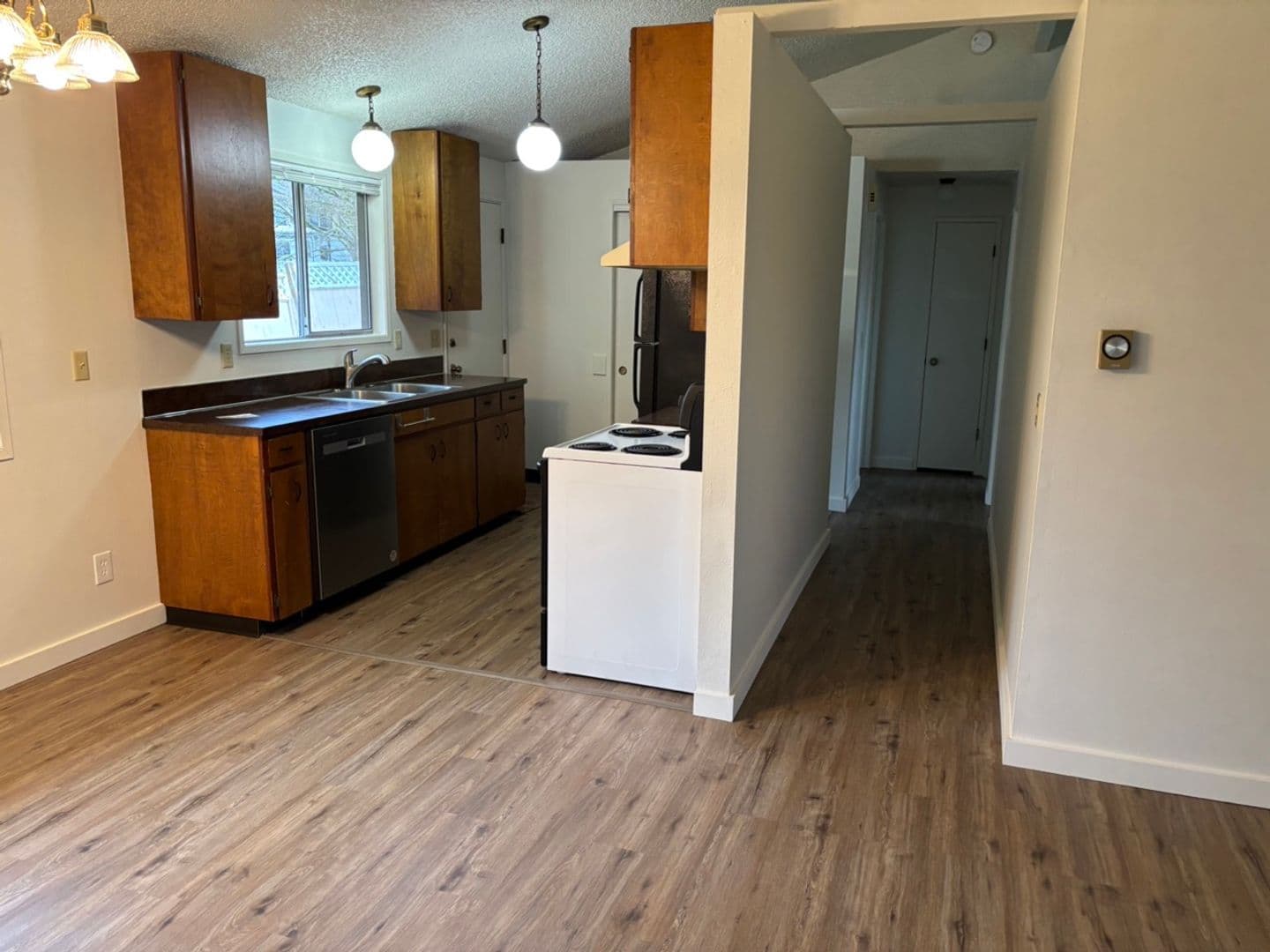 Milwaukie Apartment: 5555 SE Gill St
