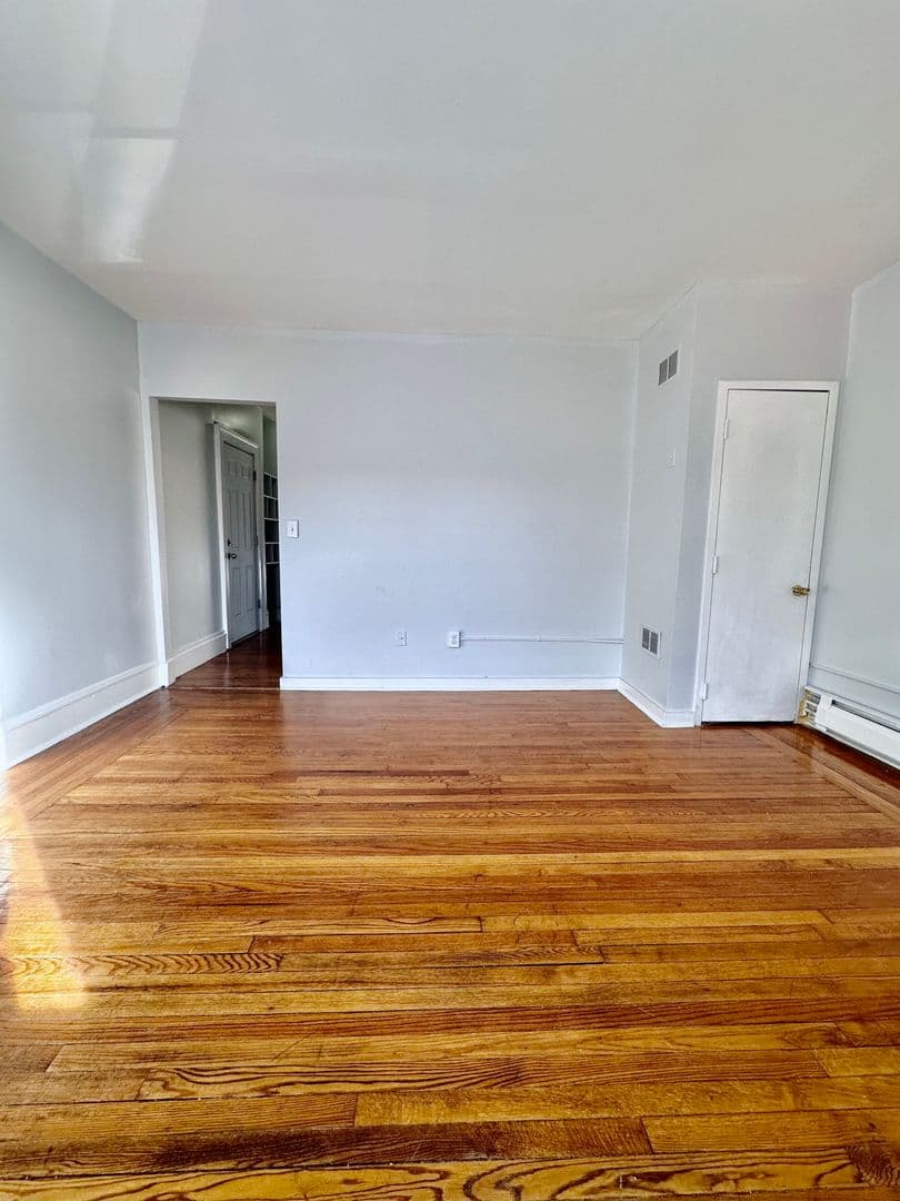 New Haven Apartment: 1375 Chapel Street