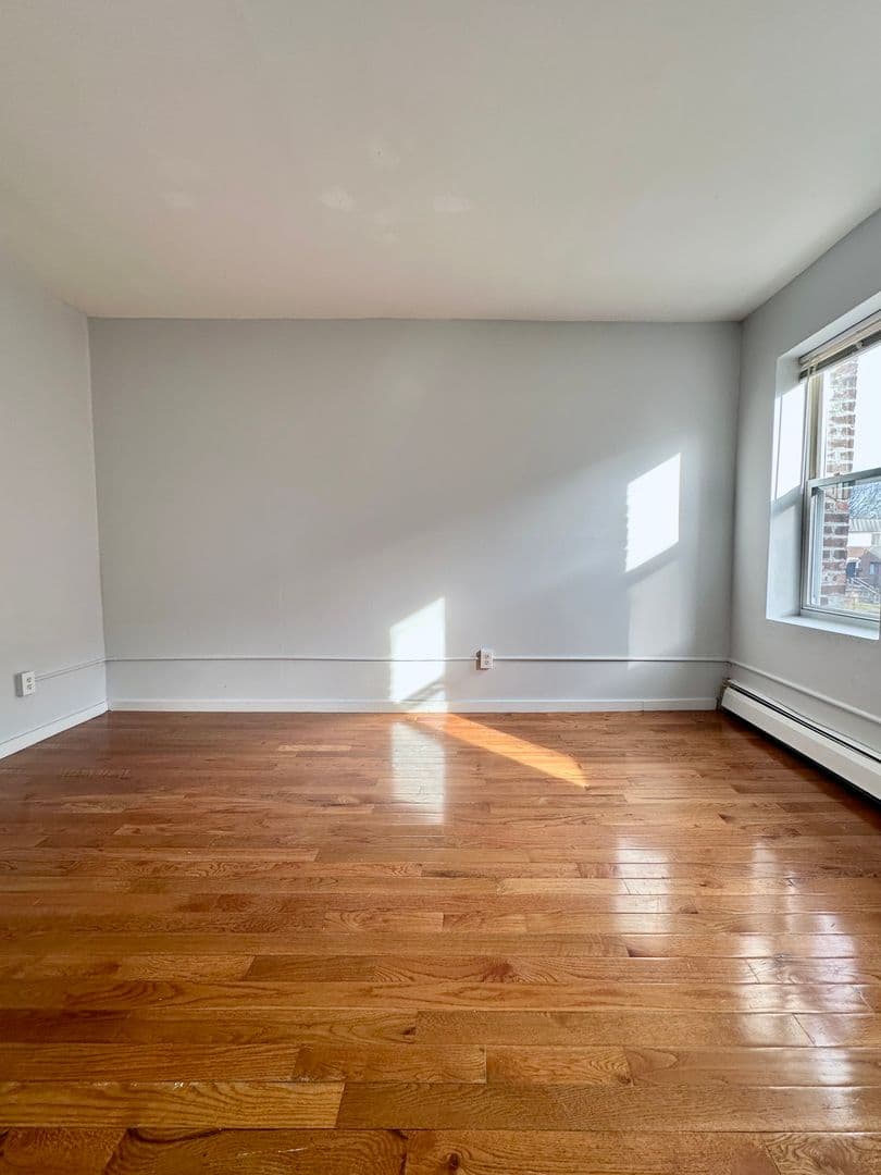 New Haven Apartment: 1375 Chapel Street