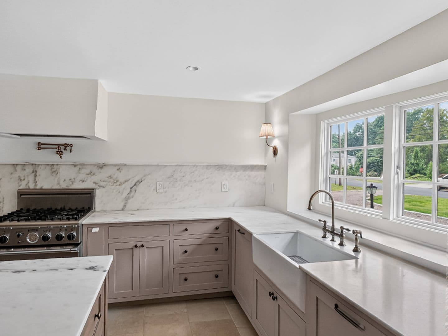 Hamden House: 1085 Ridge Road