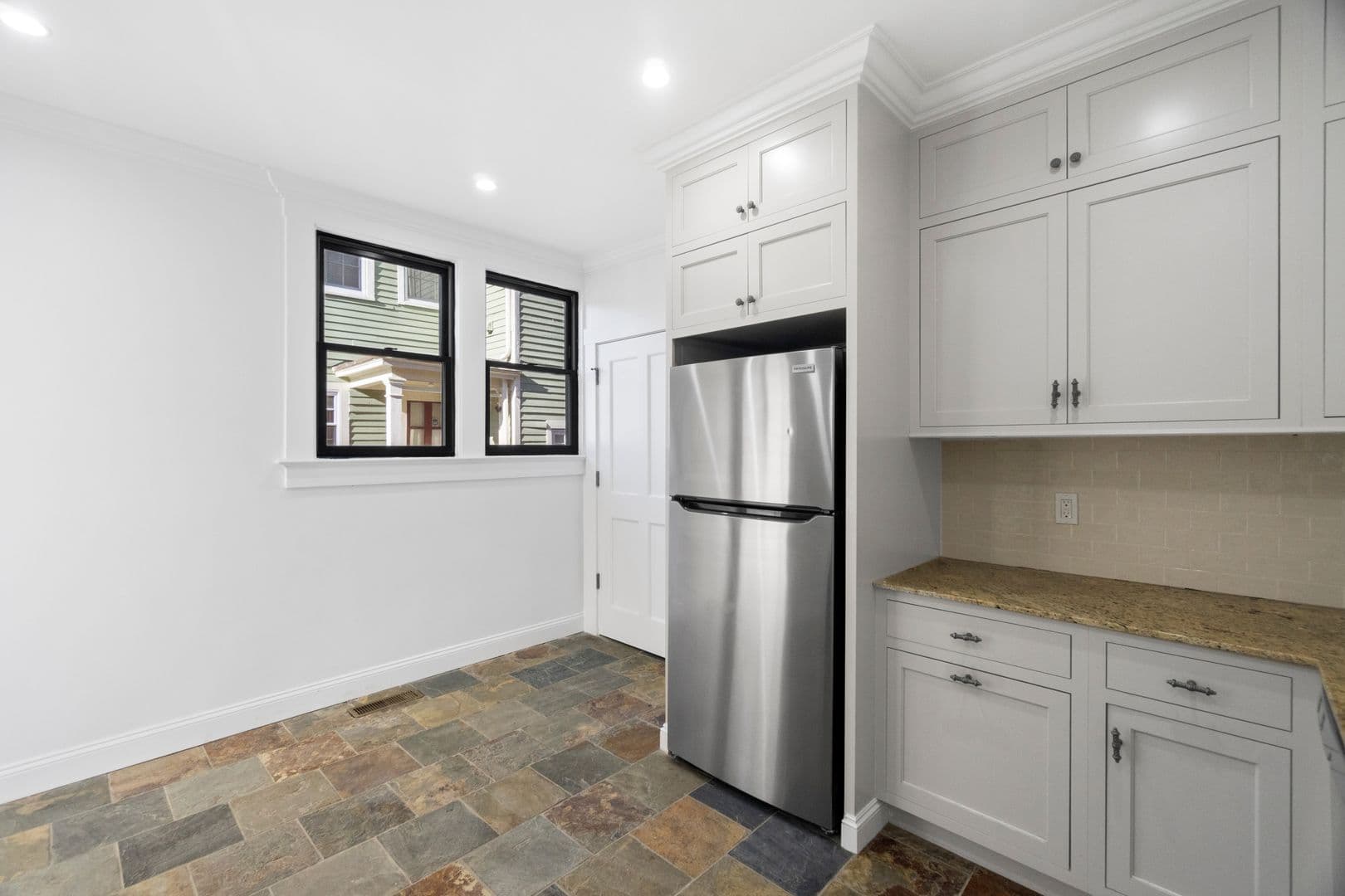 New Haven Apartment: 54 Trumbull Street