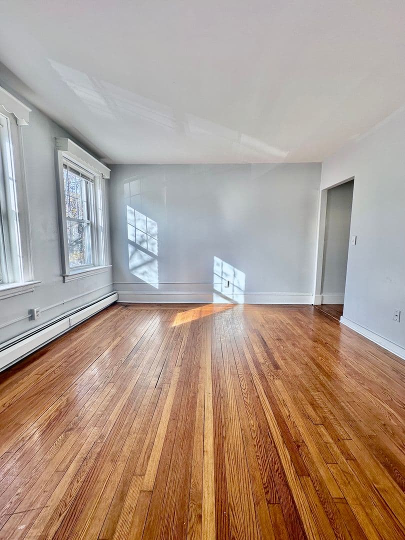 New Haven Apartment: 1375 Chapel Street