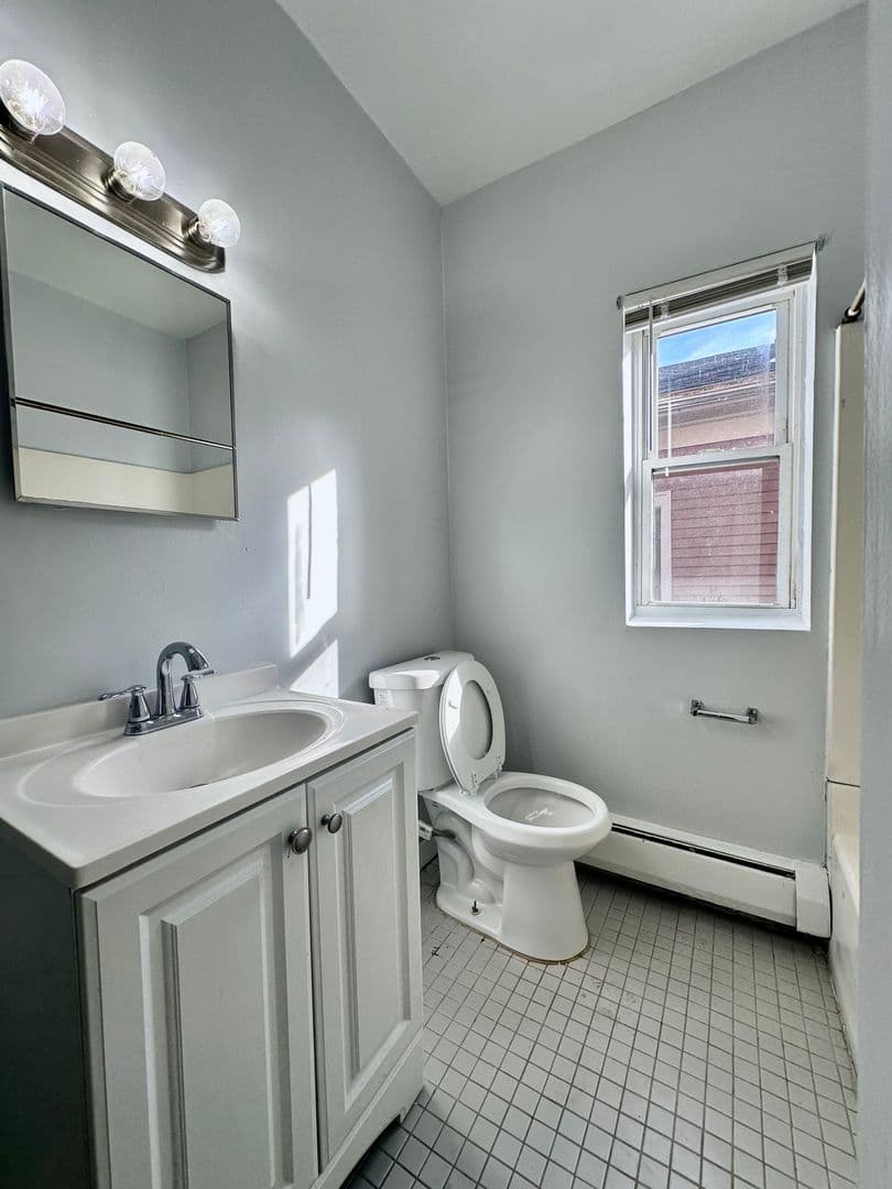 New Haven Apartment: 1375 Chapel Street