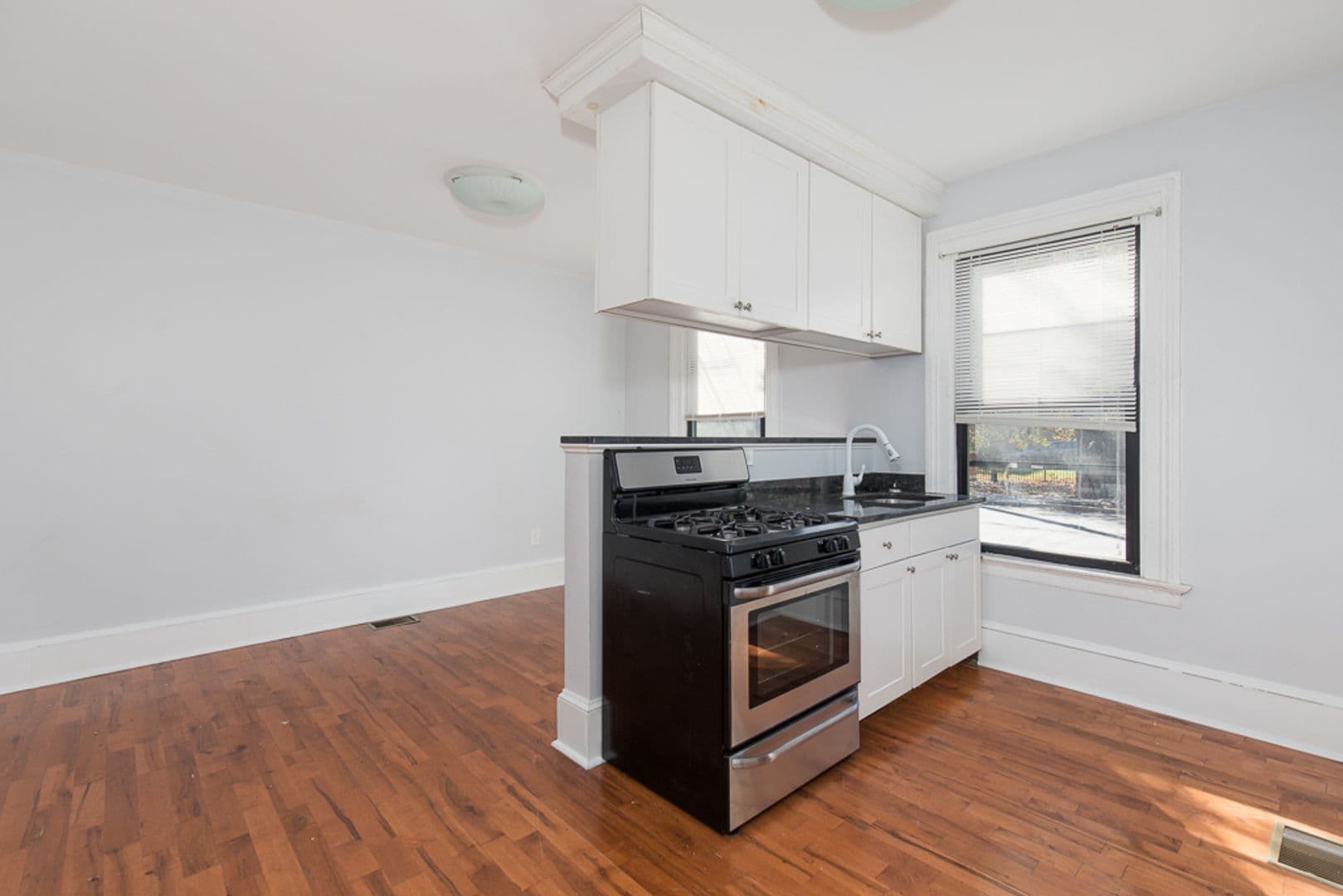 New Haven Apartment: 1371 Chapel Street