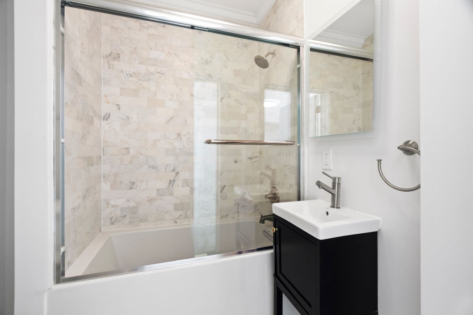 New Haven Apartment: 54 Trumbull Street