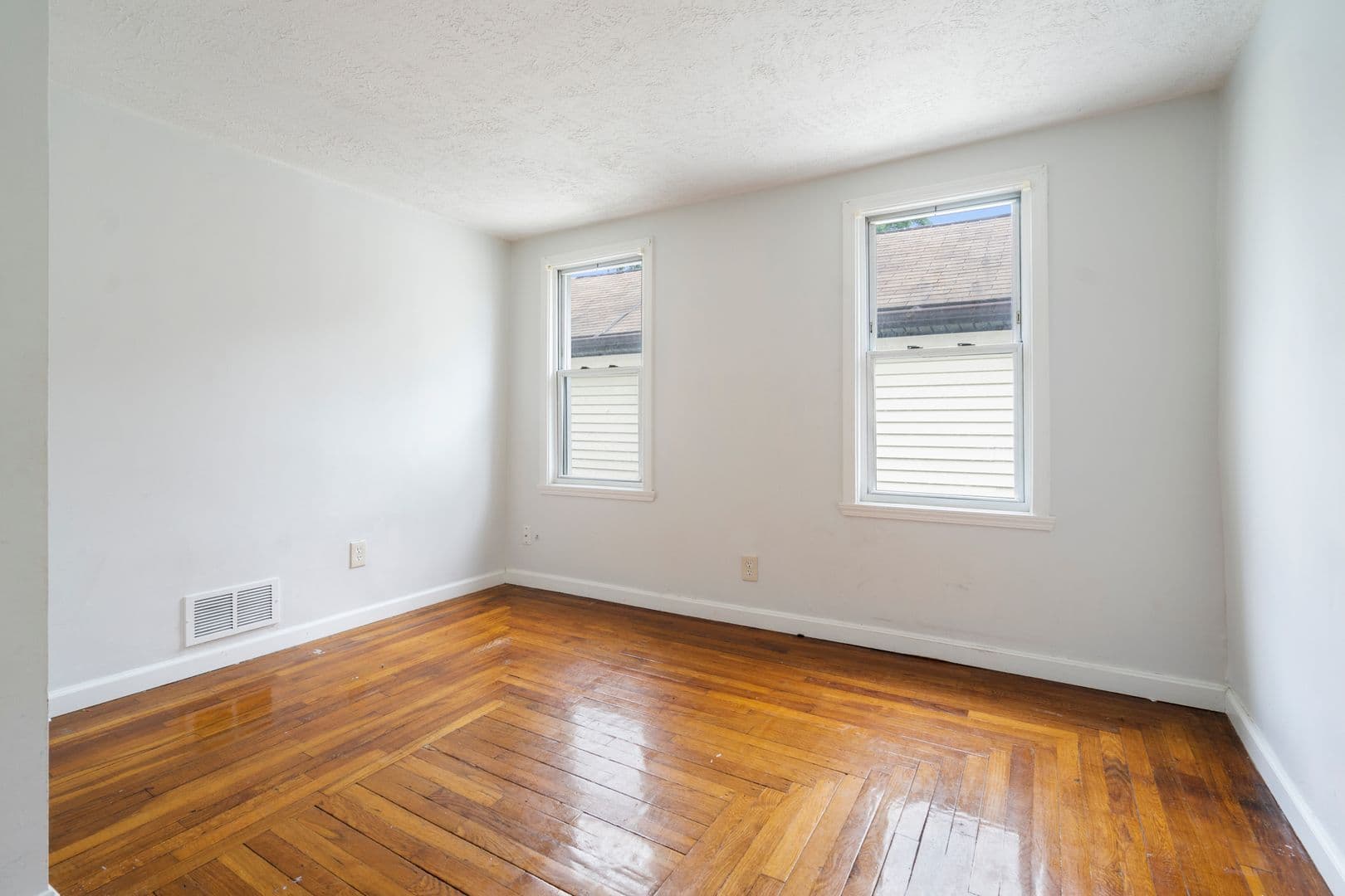New Haven House: 12 Kensington Street