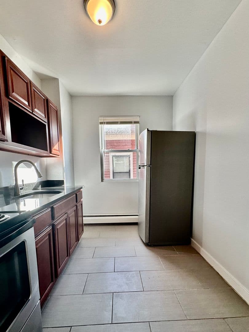 New Haven Apartment: 1375 Chapel Street