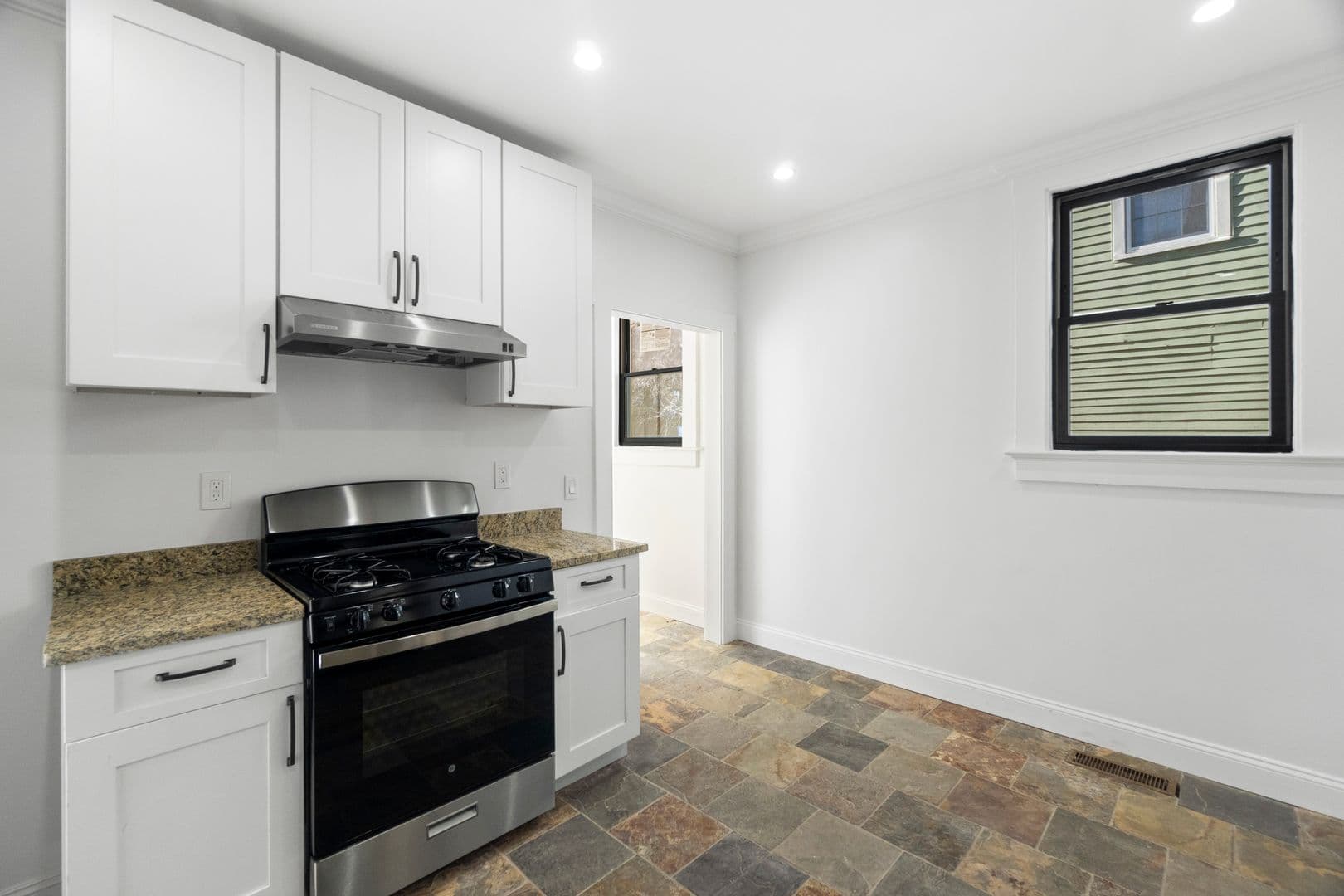 New Haven Apartment: 54 Trumbull Street