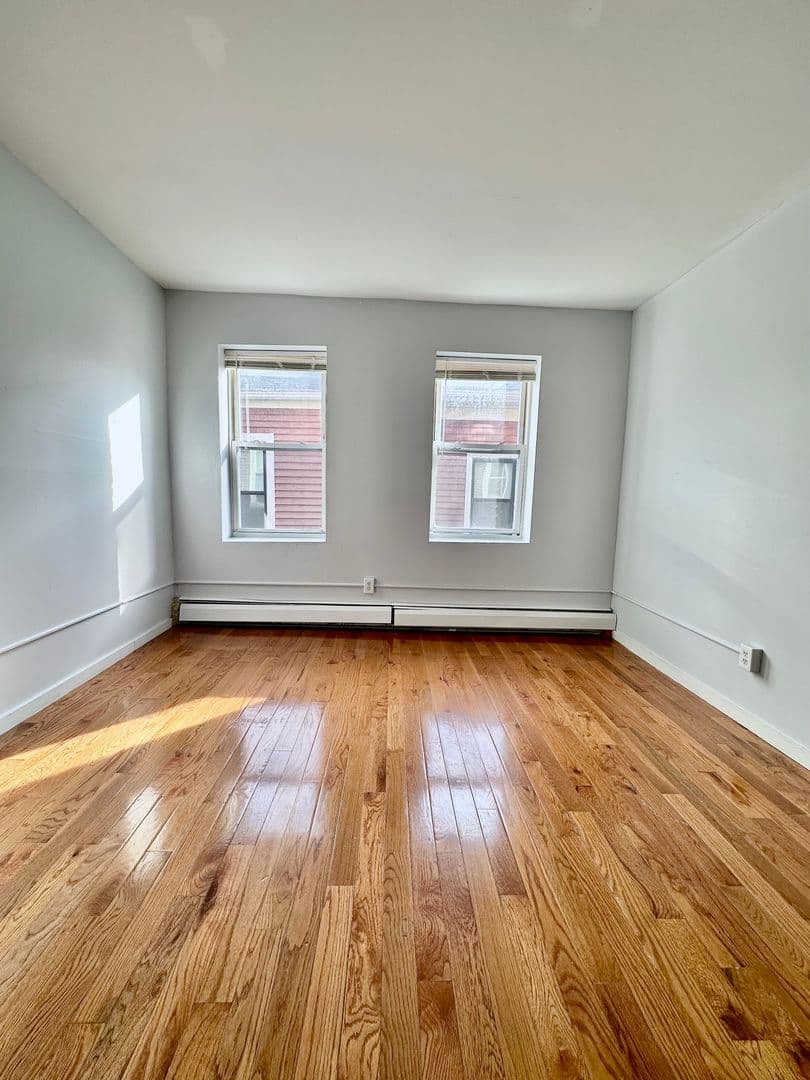 New Haven Apartment: 1375 Chapel Street