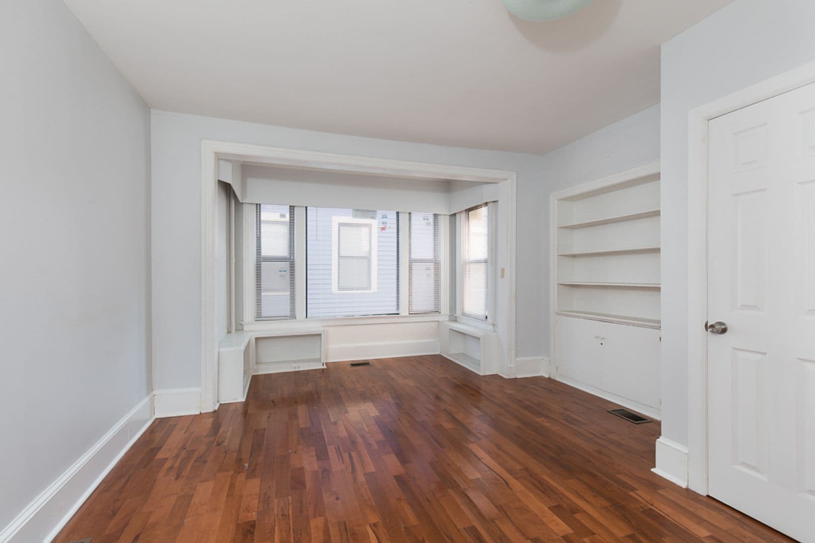 New Haven Apartment: 1371 Chapel Street