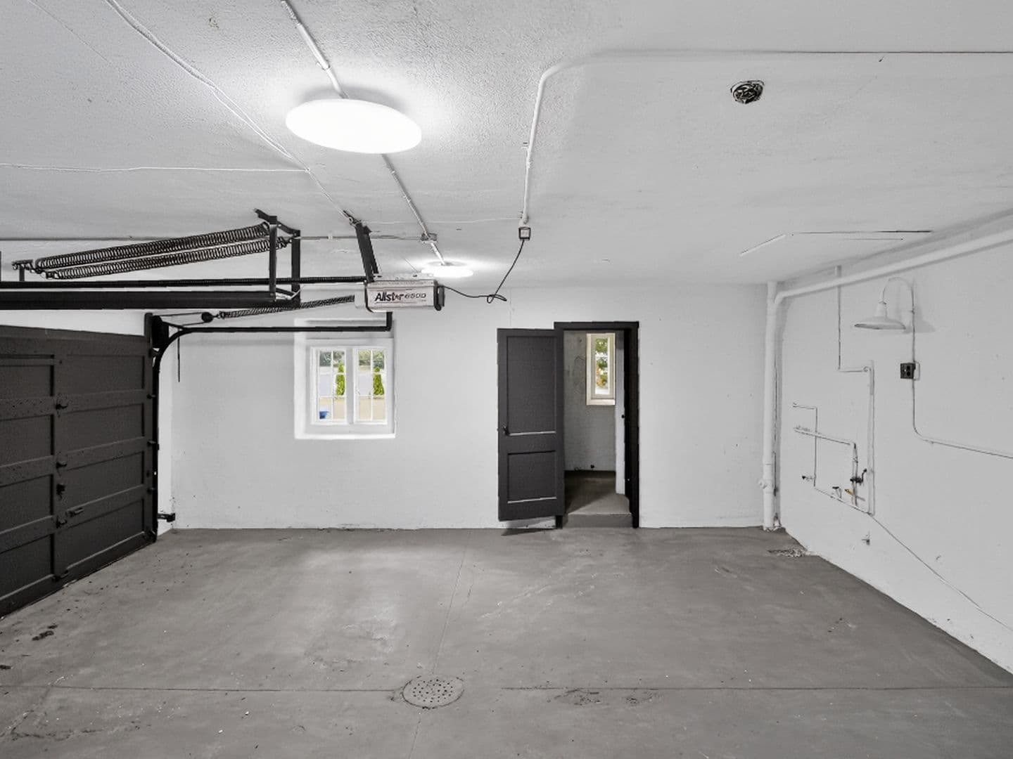 Hamden House: 1085 Ridge Road