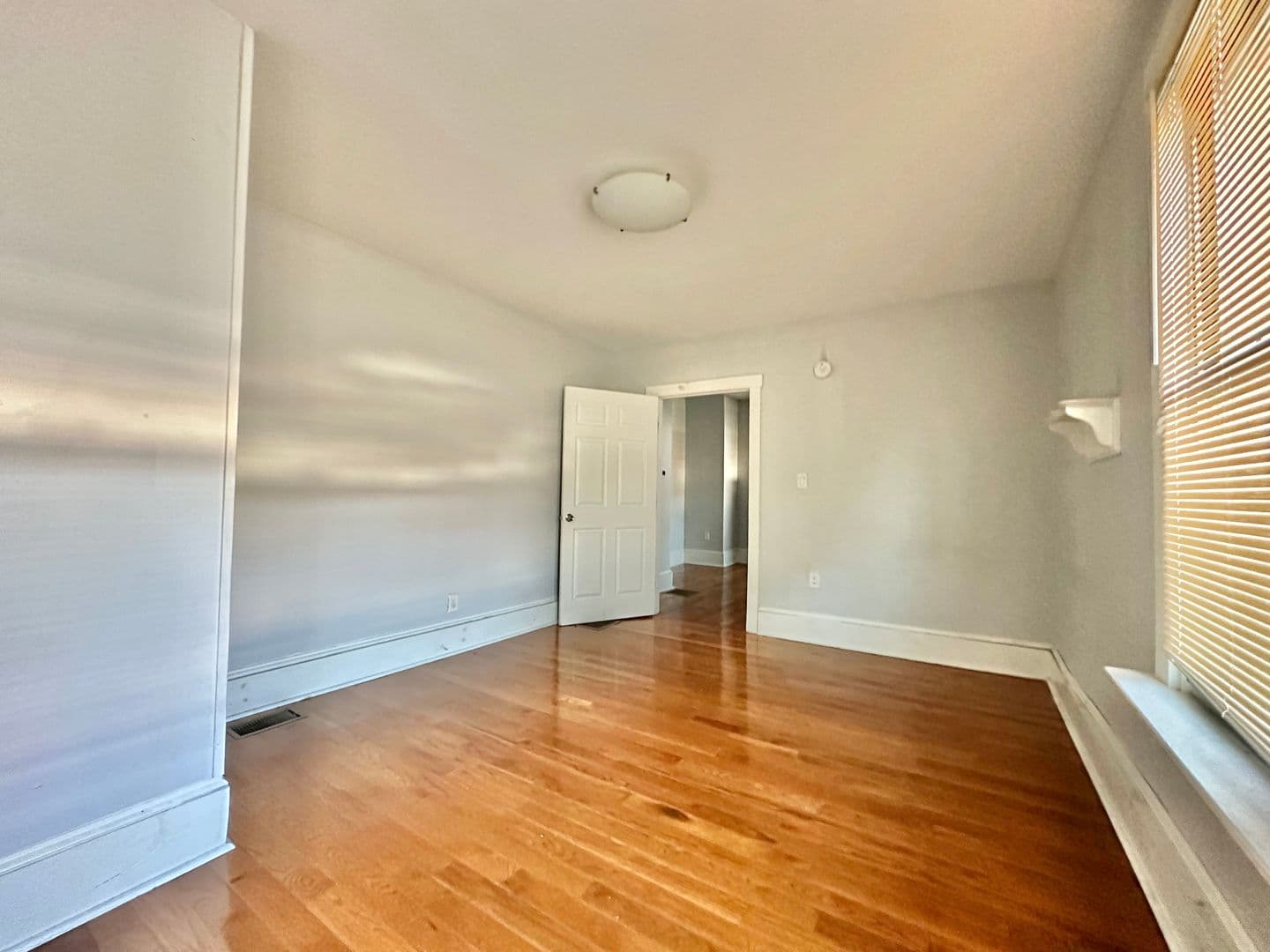 New Haven Apartment: 1371 Chapel Street