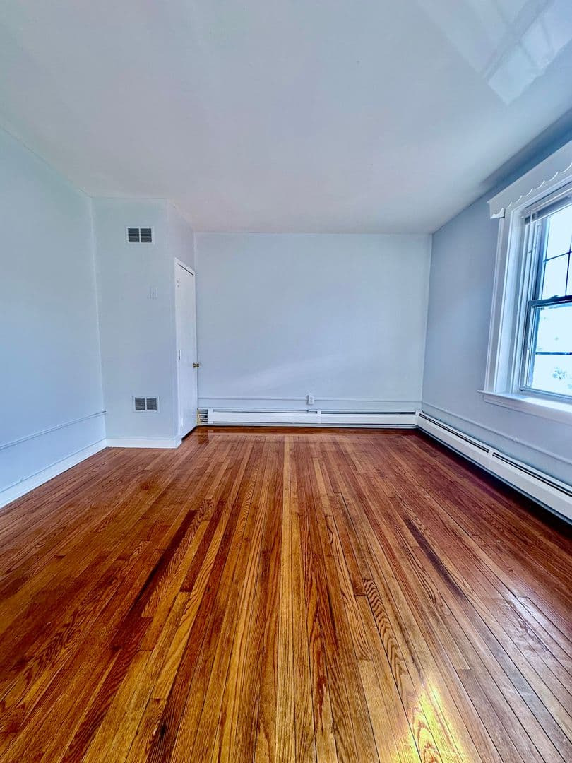 New Haven Apartment: 1375 Chapel Street